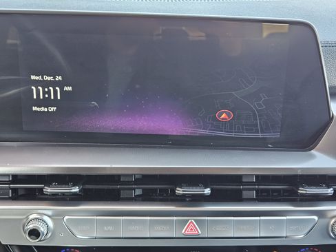 Used 2024 Kia Telluride LX image 16