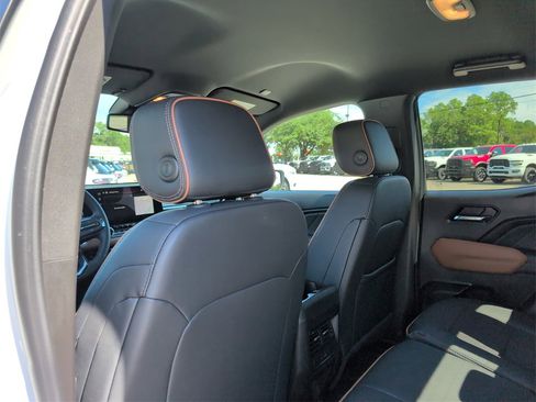 Used 2025 GMC Canyon AT4 image 28