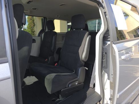 Used 2015 Dodge Grand Caravan SXT FWD image 12