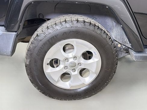 Used 2015 Jeep Wrangler Unlimited Sahara AWD/4WD image 26