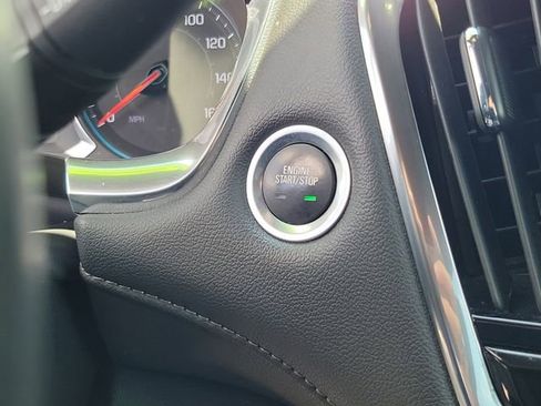 Used 2023 Chevrolet Traverse LT FWD image 26
