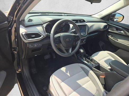 Used 2023 Chevrolet TrailBlazer LT w/ Confidence II Package FWD image 10