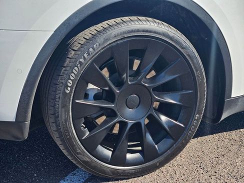 Used 2021 Tesla Model Y Long Range image 21