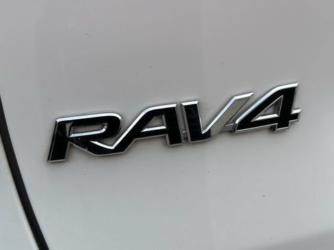 Used 2025 Toyota RAV4 XLE AWD/4WD image 11