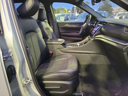 New 2025 Jeep Grand Cherokee L Altitude image 13