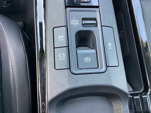 Used 2024 Toyota Prius XLE AWD/4WD image 26