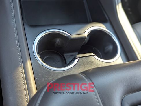 Used 2024 Chevrolet Suburban LT image 24