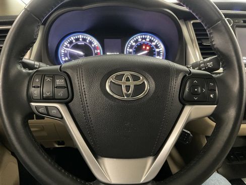 Used 2016 Toyota Highlander XLE image 10