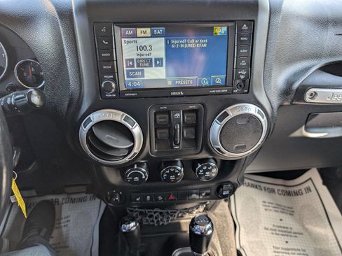 Used 2012 Jeep Wrangler Unlimited Sahara w/ Connectivity Group AWD/4WD image 17