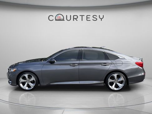 Used 2018 Honda Accord Touring image 4