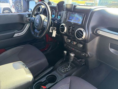 Used 2013 Jeep Wrangler Unlimited Sahara w/ Connectivity Group AWD/4WD image 33