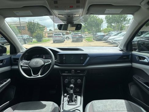 Used 2023 Volkswagen Taos SE w/ Panoramic Sunroof Package FWD image 19