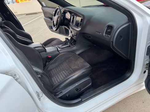 Used 2017 Dodge Charger R/T RWD image 33