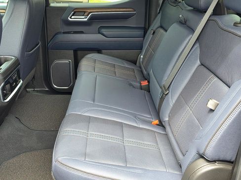 Used 2023 Chevrolet Silverado 1500 High Country AWD/4WD image 9
