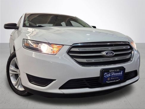 Used 2015 Ford Taurus SE image 8