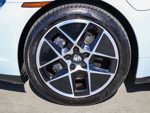 Used 2025 Porsche Taycan RWD image 11
