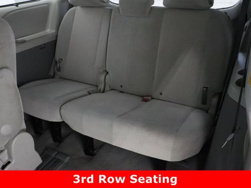 Used 2011 Toyota Sienna LE image 29