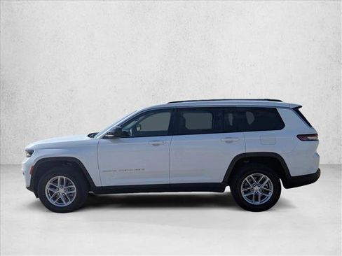 Used 2023 Jeep Grand Cherokee L Laredo RWD image 8