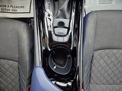 Used 2022 Toyota C-HR XLE FWD image 32