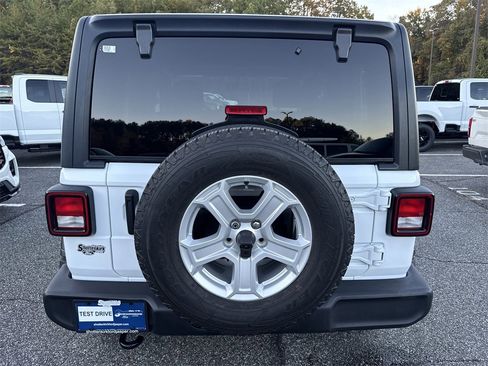 Used 2022 Jeep Wrangler Sport S image 6