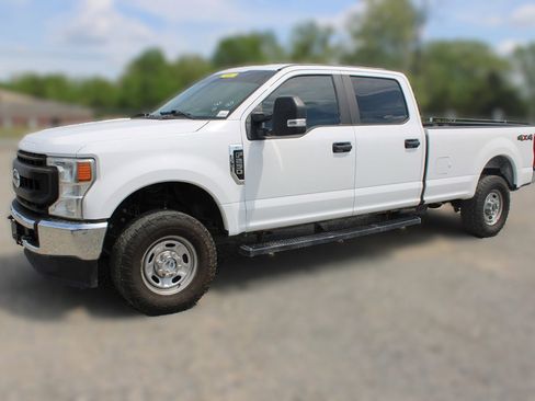 Used 2022 Ford F250 XL w/ Power Equipment Group image 3