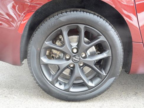 Used 2022 Chrysler Pacifica Touring-L w/ S Appearance Package image 11