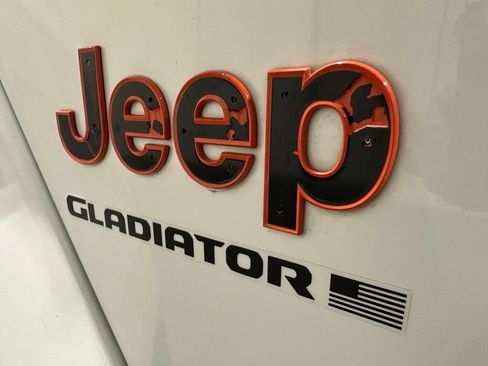 Used 2023 Jeep Gladiator Mojave w/ LED Lighting Group AWD/4WD image 11