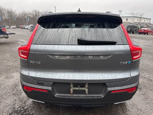 Used 2019 Volvo XC40 T5 R-Design image 8
