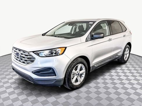 Used 2019 Ford Edge SE image 4