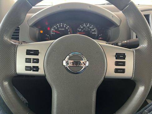 Used 2021 Nissan Frontier SV w/ Midnight Edition Floor Mats image 15