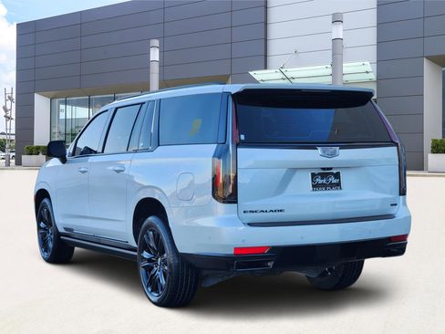 Used 2022 Cadillac Escalade ESV Sport Platinum w/ LPO, ONYX Package image 4