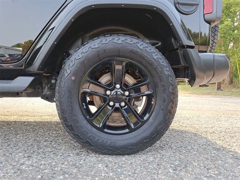 Used 2021 Jeep Wrangler Unlimited Sahara image 30