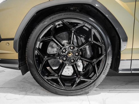 Used 2024 Lamborghini Urus Performante AWD/4WD image 12