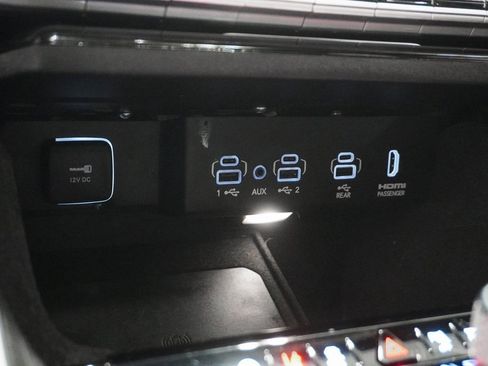 Used 2022 Jeep Wagoneer Series III w/ Premium Group I image 32