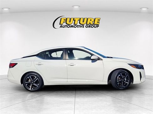 Used 2024 Nissan Sentra SV image 3