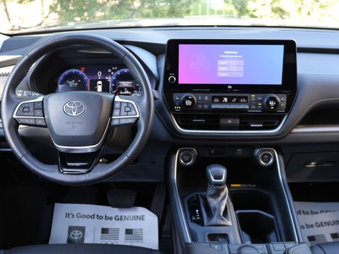 Certified 2024 Toyota Grand Highlander AWD image 34