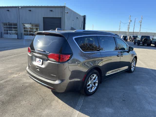 Used 2018 Chrysler Pacifica Limited w/ Advanced Safetytec Group FWD image 8
