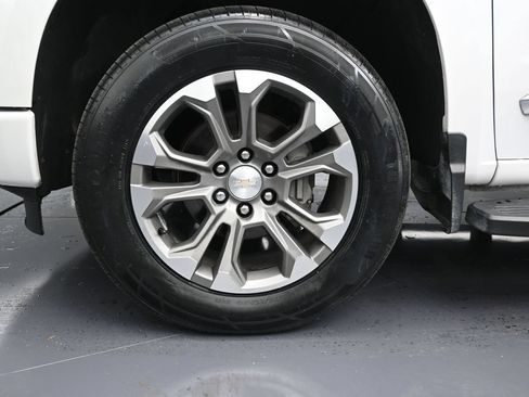 Used 2024 Chevrolet Silverado 1500 High Country AWD/4WD image 9