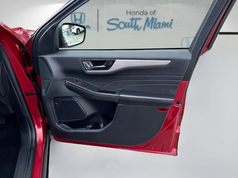 Used 2022 Ford Escape SE image 34