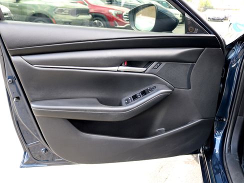 Used 2021 MAZDA MAZDA3 s image 11