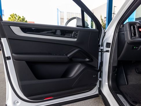 New 2026 Porsche Cayenne image 39