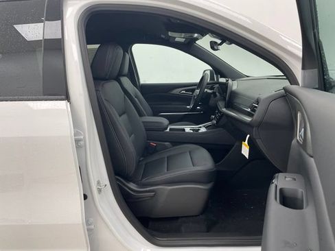 New 2026 Chevrolet Traverse LT w/ Driver Confidence Package AWD/4WD image 15