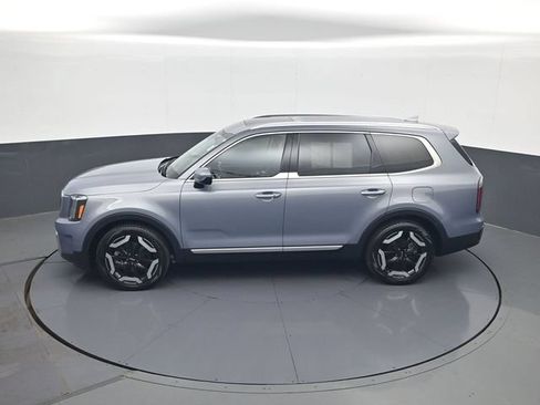 Used 2024 Kia Telluride EX w/ EX Captain's Chair Package AWD/4WD image 21