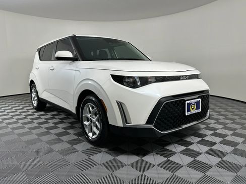Used 2023 Kia Soul LX w/ LX Technology Package image 7