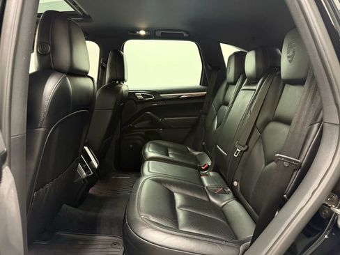 Used 2018 Porsche Cayenne Platinum Edition image 17