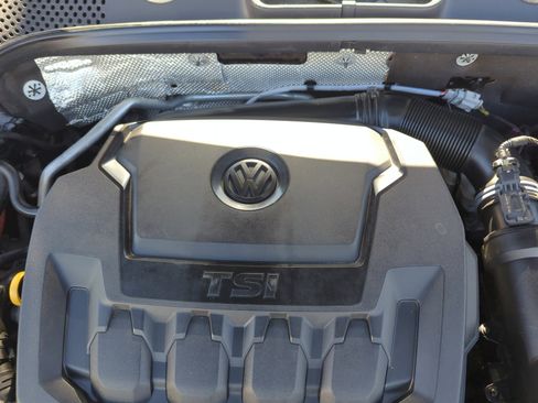 Used 2018 Volkswagen Beetle 2.0T S image 21