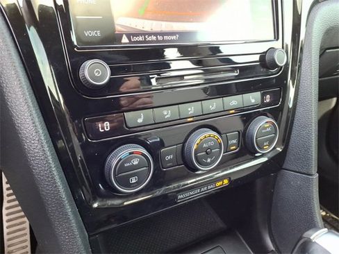 Used 2020 Volkswagen Passat 2.0T R-Line image 21