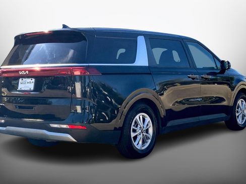 Used 2024 Kia Carnival LX image 14