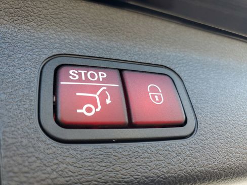 Used 2023 Mercedes-Benz GLS 450 4MATIC image 10