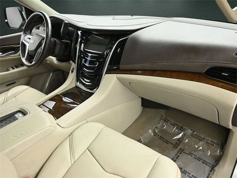 Used 2017 Cadillac Escalade ESV Premium Luxury image 22